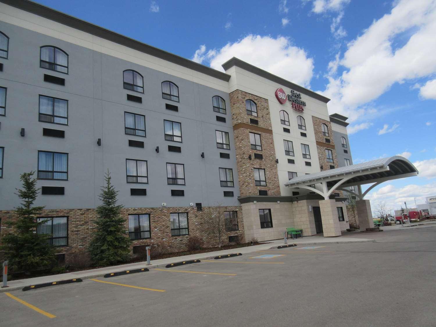 Best Western Plus Airdrie Gateway Екстериор снимка
