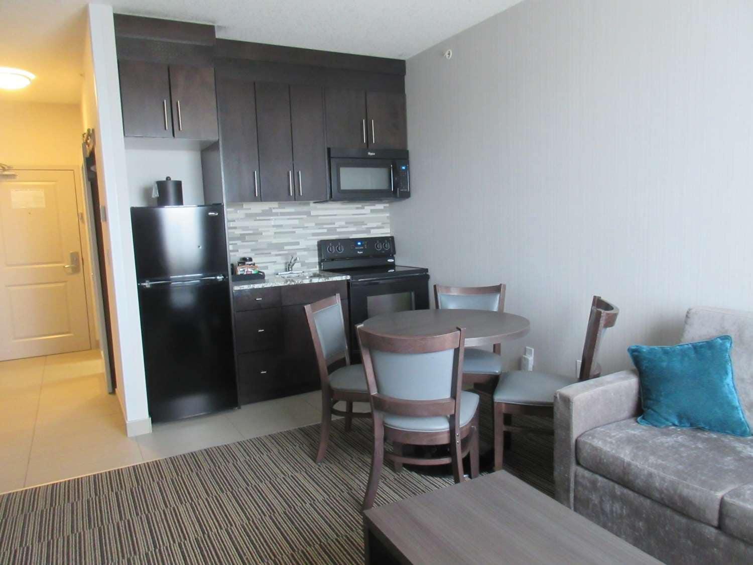 Best Western Plus Airdrie Gateway Екстериор снимка