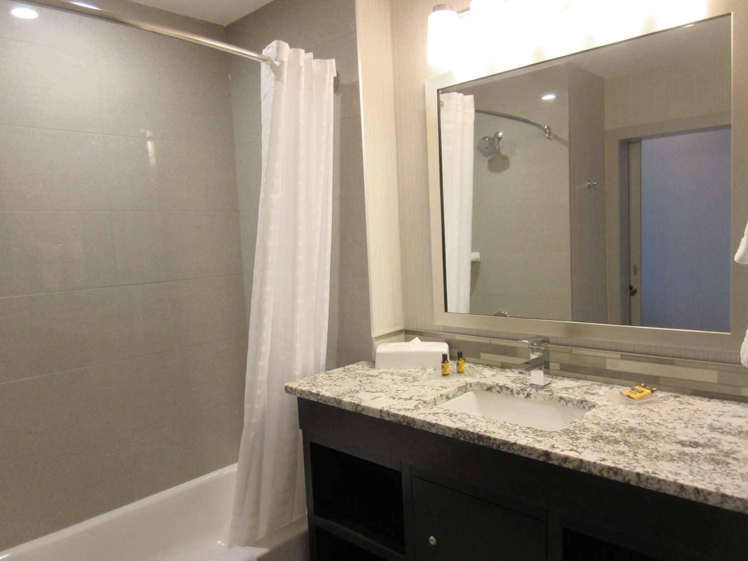 Best Western Plus Airdrie Gateway Екстериор снимка