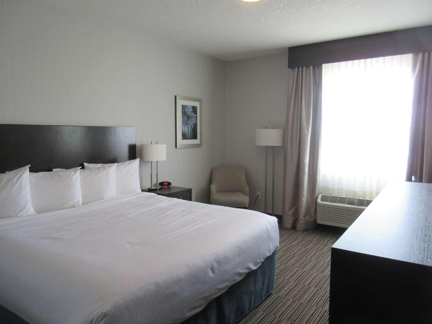 Best Western Plus Airdrie Gateway Екстериор снимка