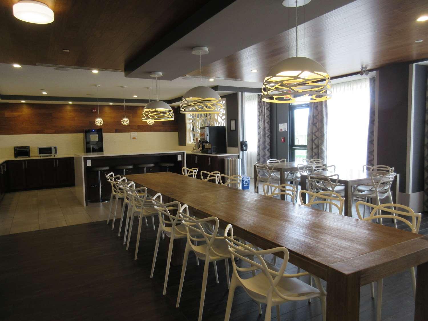 Best Western Plus Airdrie Gateway Екстериор снимка