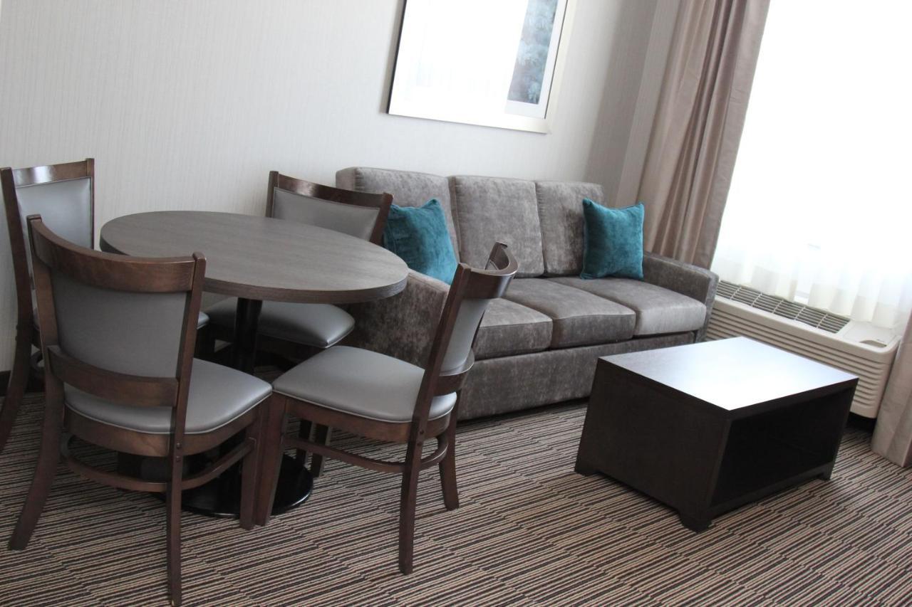 Best Western Plus Airdrie Gateway Екстериор снимка