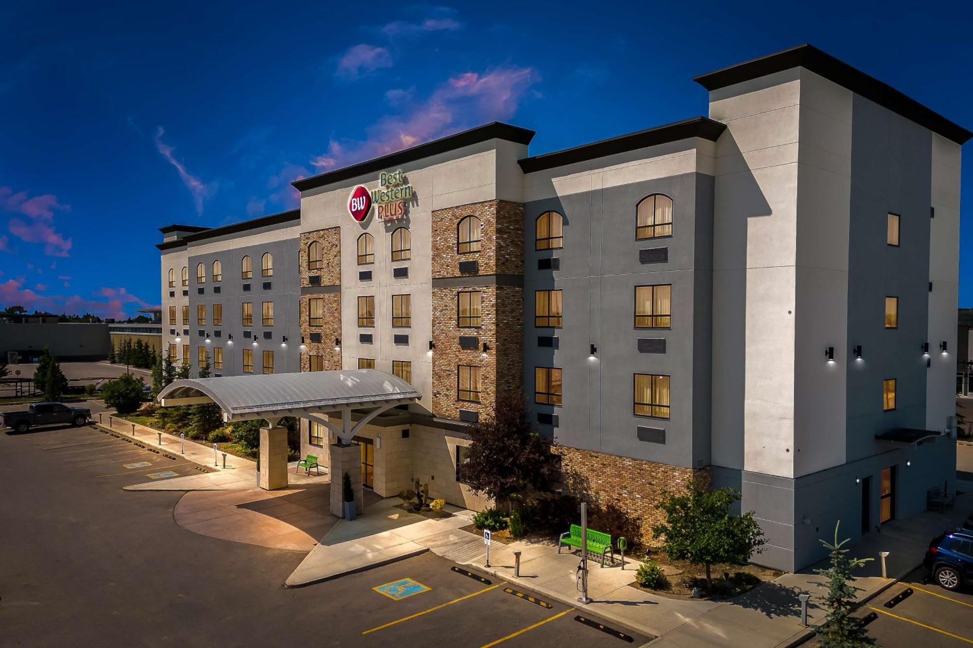 Best Western Plus Airdrie Gateway Екстериор снимка