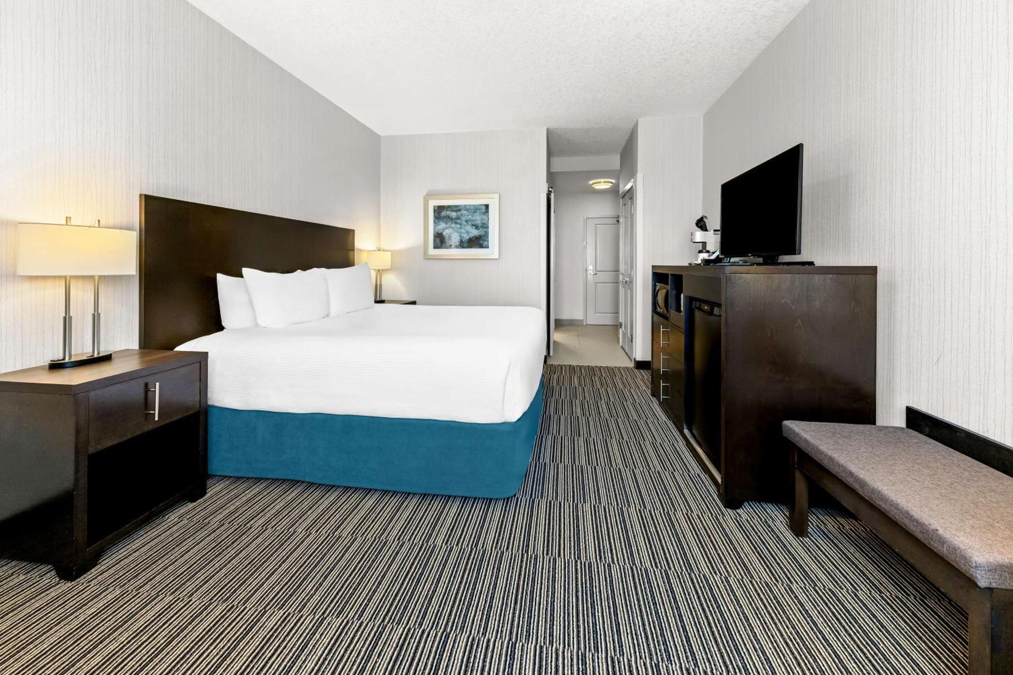 Best Western Plus Airdrie Gateway Екстериор снимка
