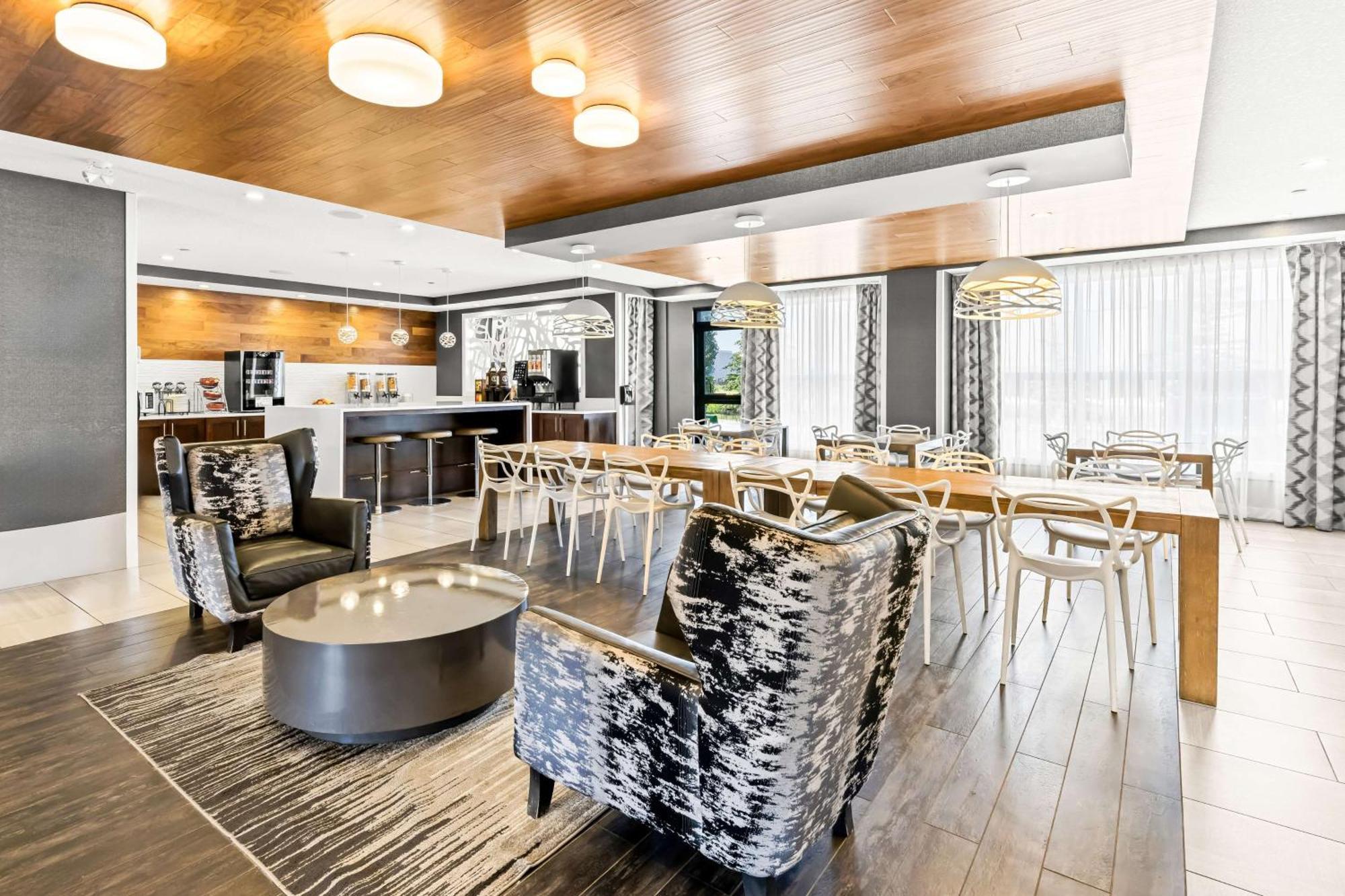 Best Western Plus Airdrie Gateway Екстериор снимка
