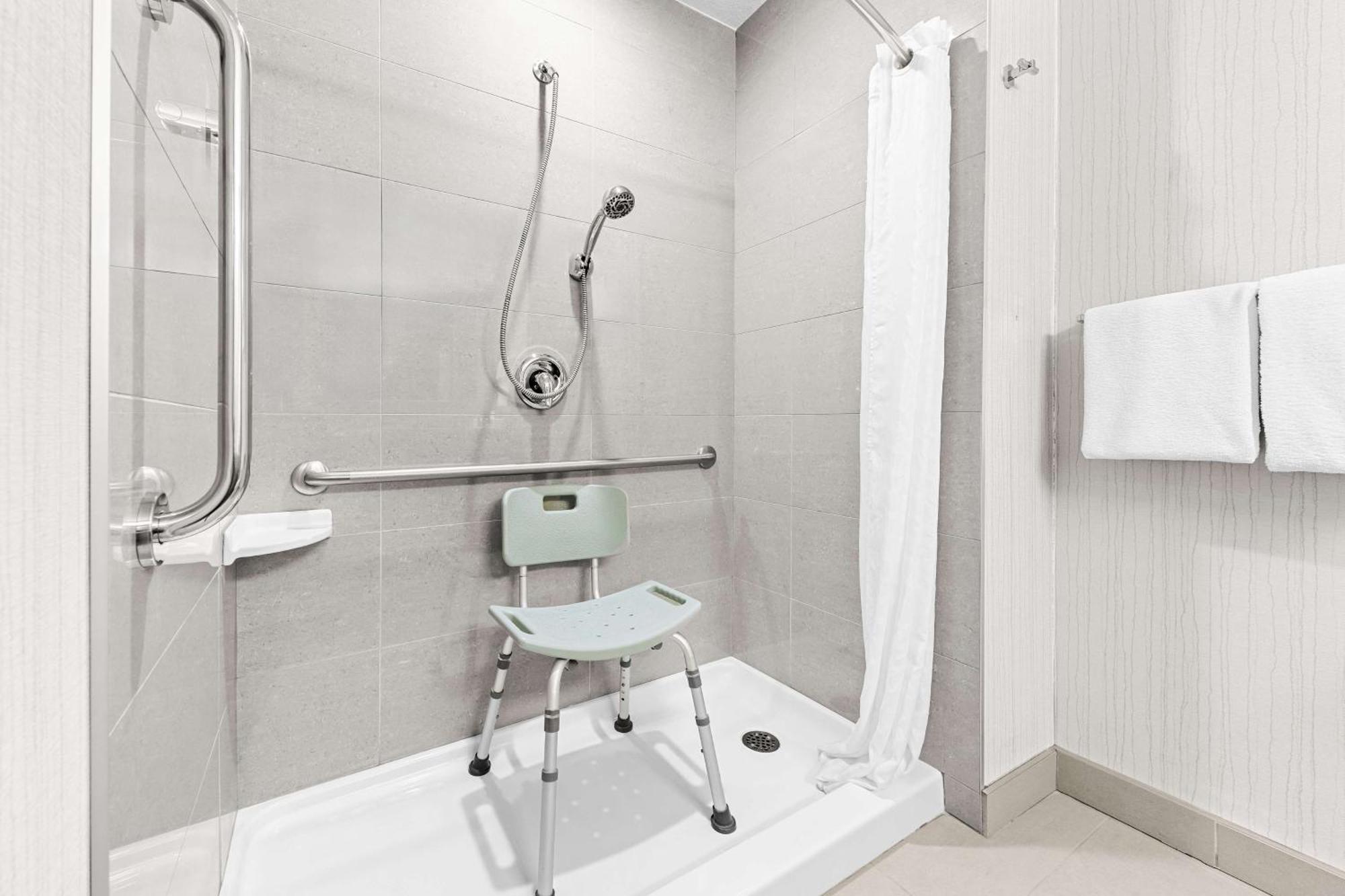 Best Western Plus Airdrie Gateway Екстериор снимка