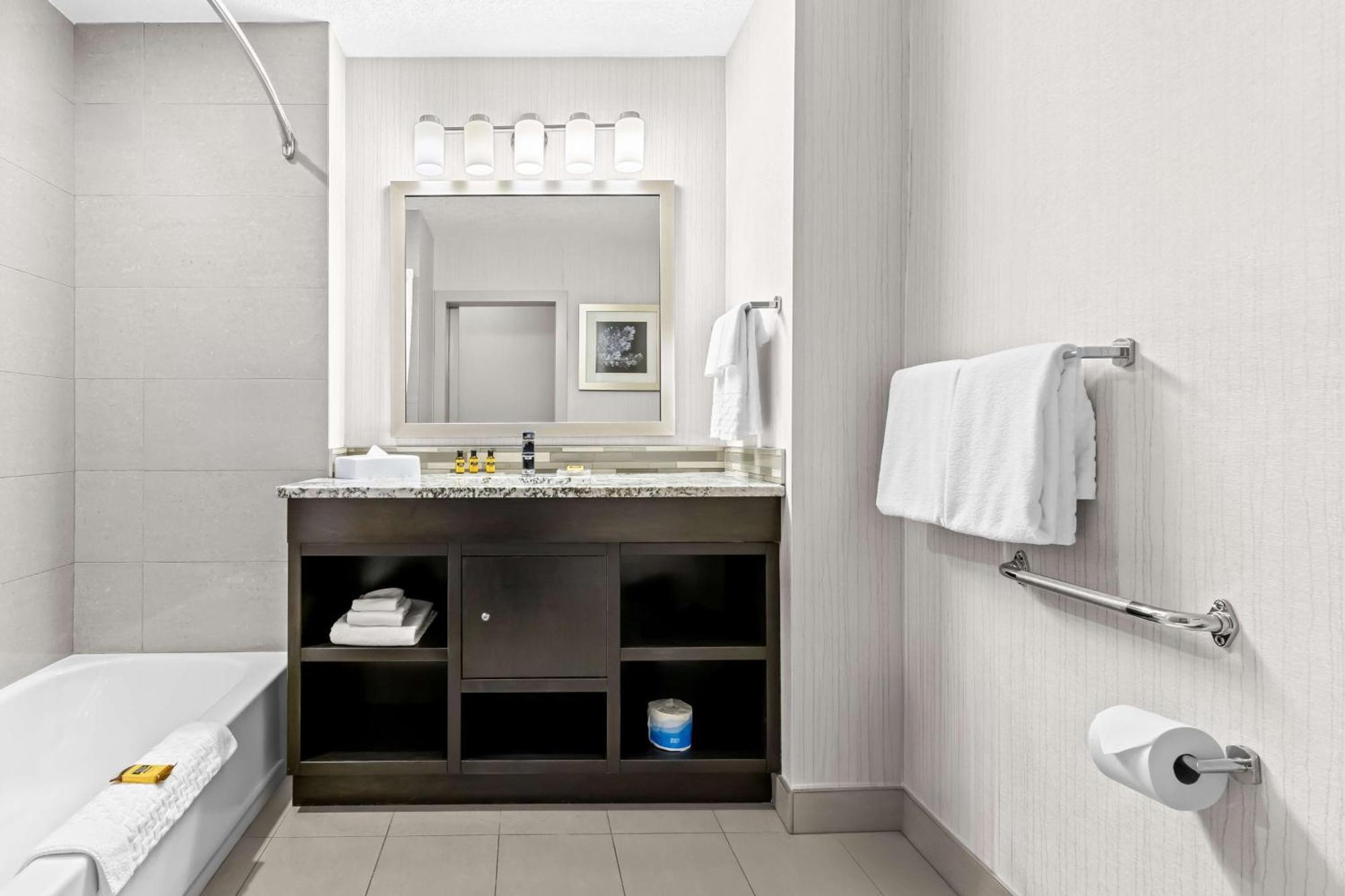 Best Western Plus Airdrie Gateway Екстериор снимка