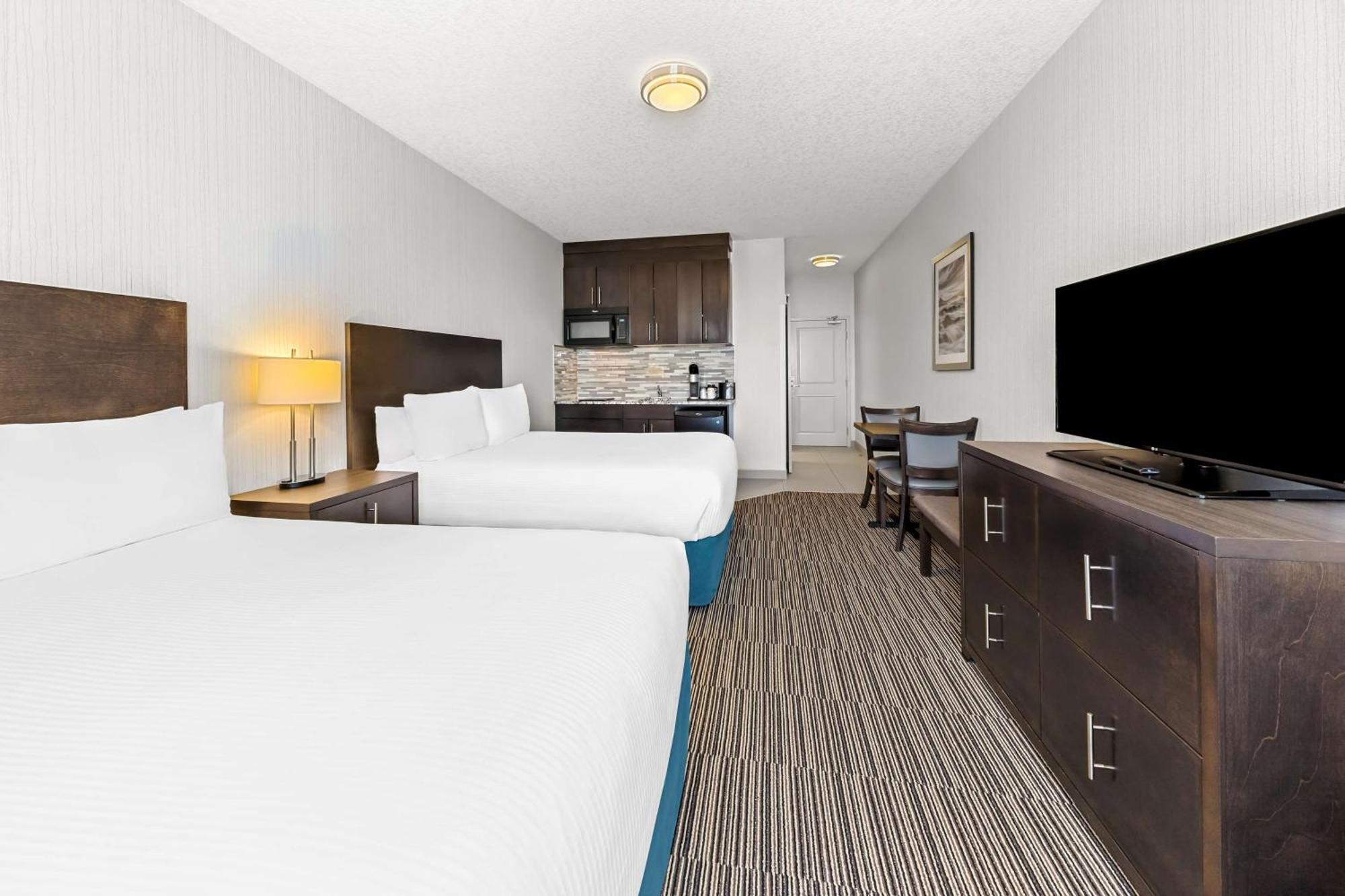 Best Western Plus Airdrie Gateway Екстериор снимка