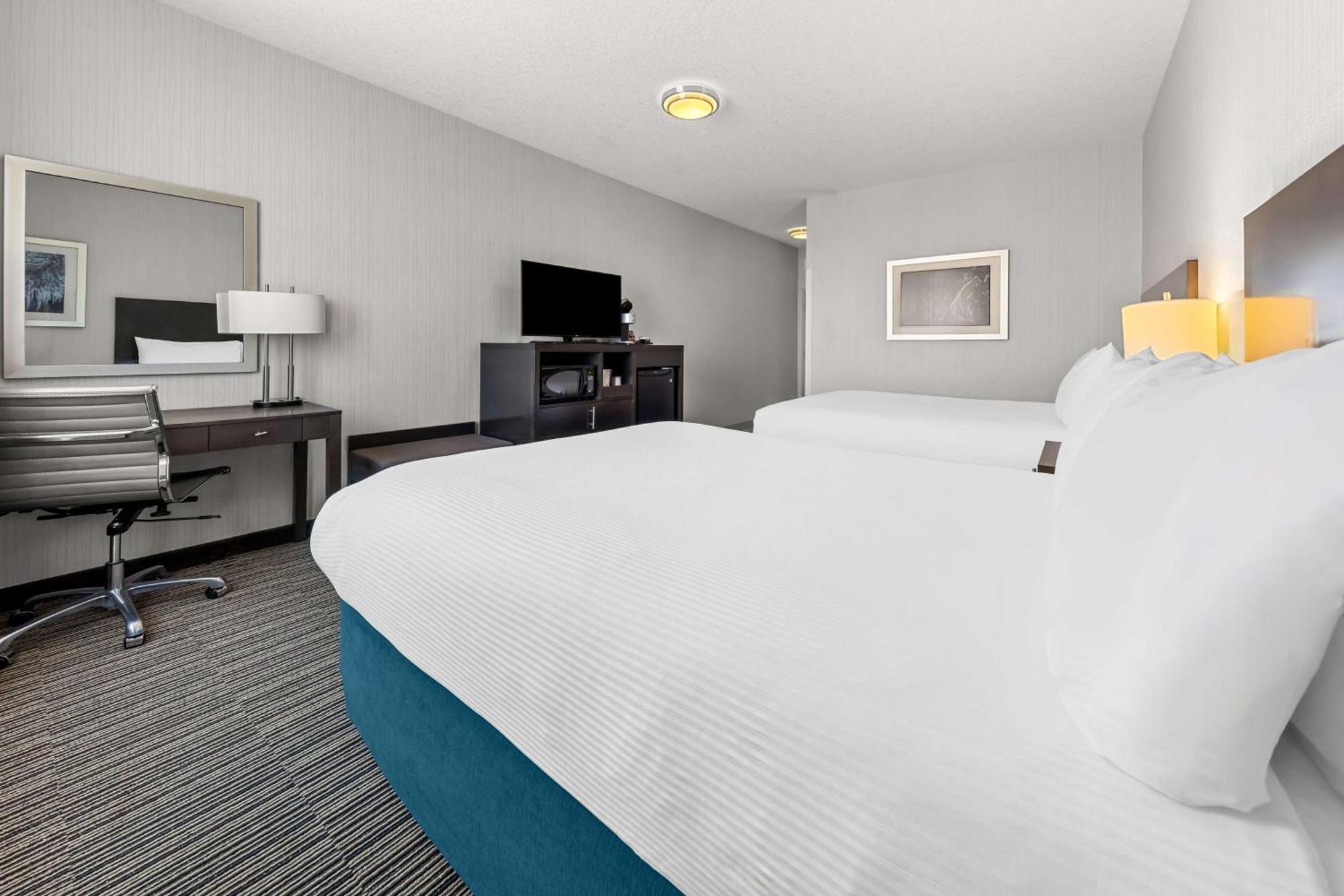 Best Western Plus Airdrie Gateway Екстериор снимка