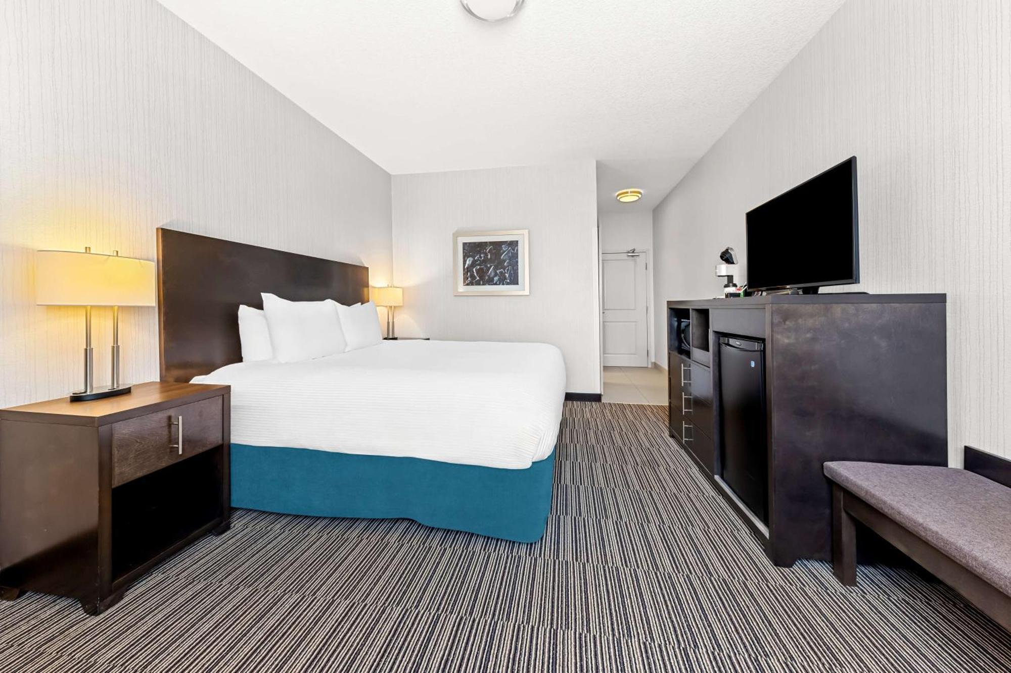 Best Western Plus Airdrie Gateway Екстериор снимка