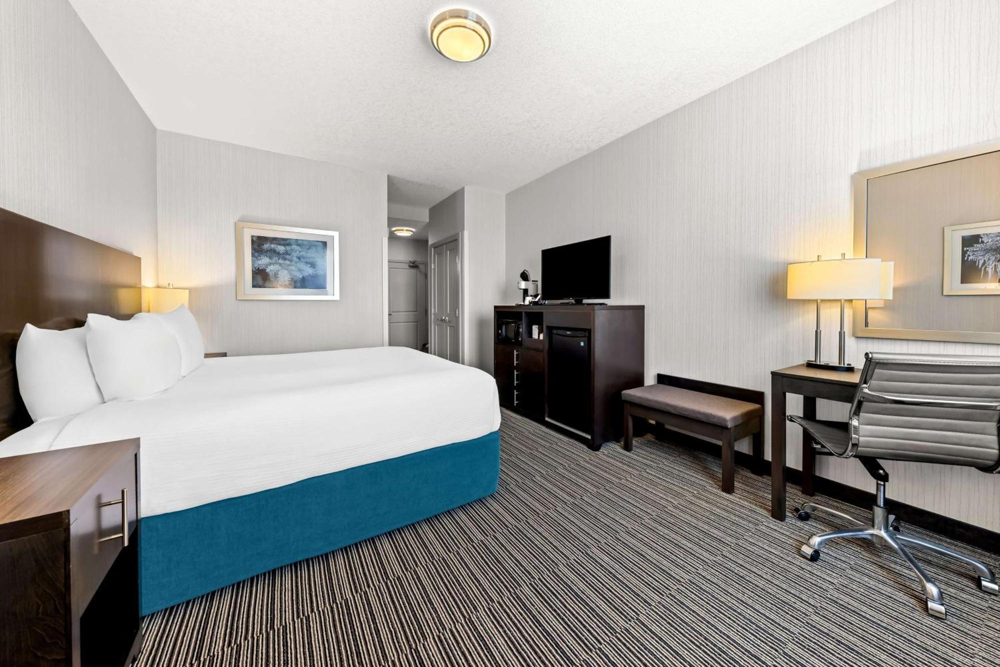 Best Western Plus Airdrie Gateway Екстериор снимка