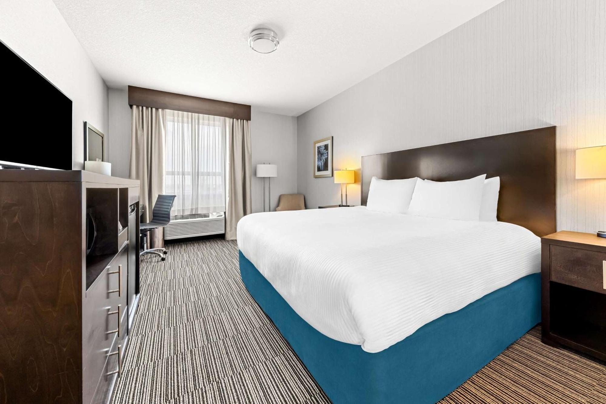 Best Western Plus Airdrie Gateway Екстериор снимка